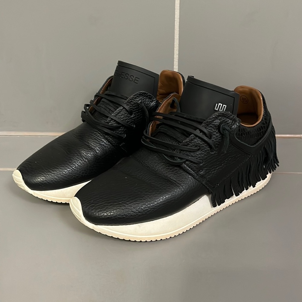 ESSEutESSE leather fringe shoes